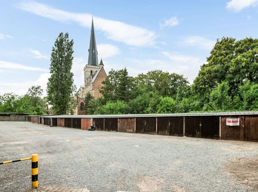 Garagebox in het centrum van Herentals!<br />
 Bent u op zoek naar een veilige en praktische parkeer- of opslagoplossing? Deze garagebox is gunstig ge