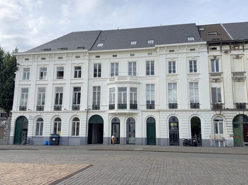 Bien professionnel à vendre à Sint-Pietersplein 54 - b,
                    9000 Gent