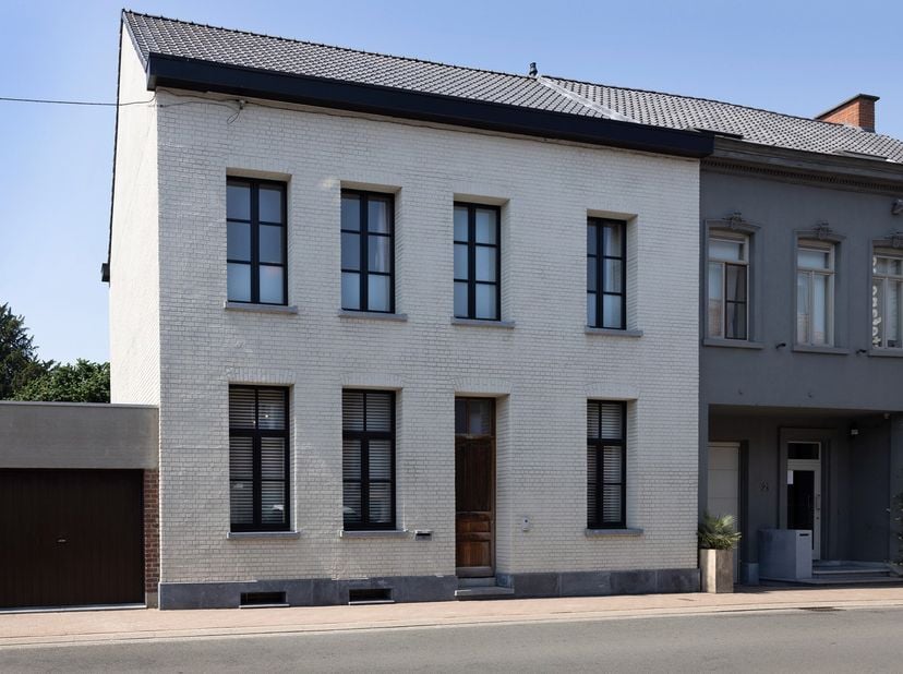 In de www.hulststraat23.be (url kopiëren en plakken indien doorklikken niet lukt) in Tielt stellen we jou graag deze grote, prachtige woning voor.&amp;nbs
