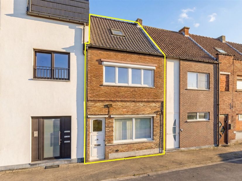 Afspraak BEZOEKDAG ENKEL telefonisch via Jari Wante op 0470 211 482.<br />
<br />
Ontdek deze prachtige lichtrijke woning, zeer gunstig gelegen nabi