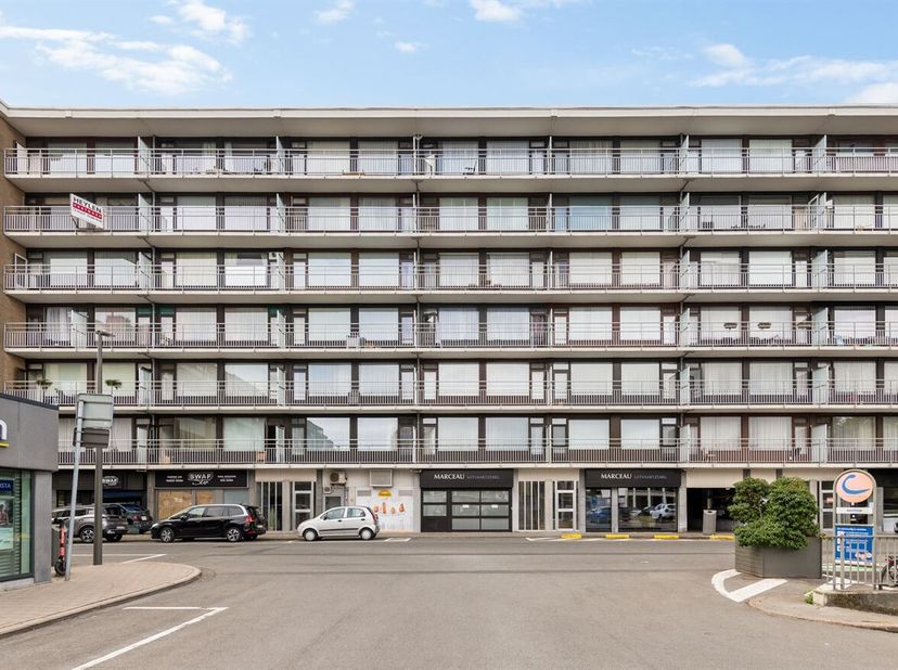 Appartement met 2 slaapkamers en garagebox (optioneel) te koop in het centrum van Wilrijk<br />
Locatie:<br />
Dit appartement bevindt zich op een top
