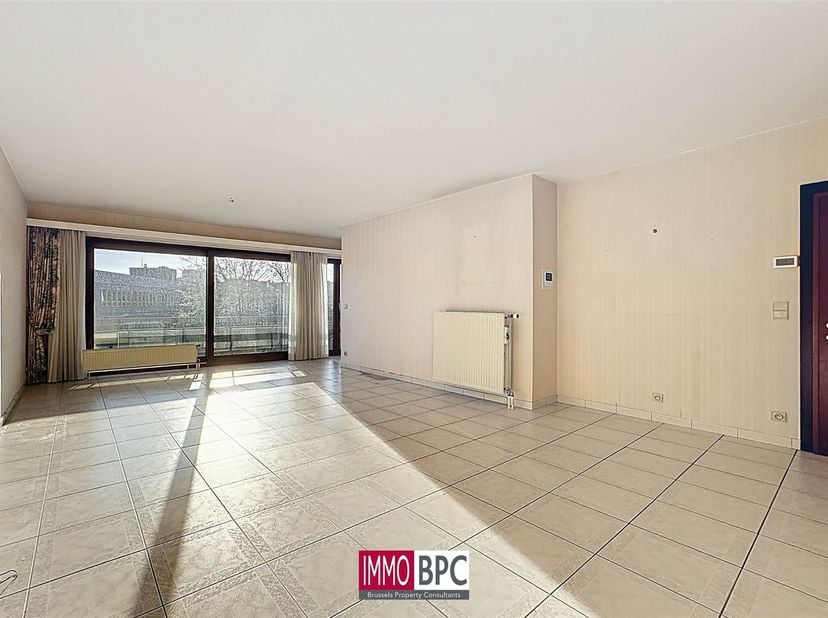 Appartement met panoramisch uitzicht, terras en garage in Koekelberg<br />
Ruim en licht appartement van ongeveer 105 m², ideaal gelegen in Koekelber