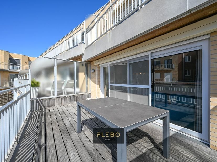 In een rustige straat, op wandelafstand van het strand en het commerciële centrum van Wenduine, bevindt zich dit aangename appartement op de eerste ve