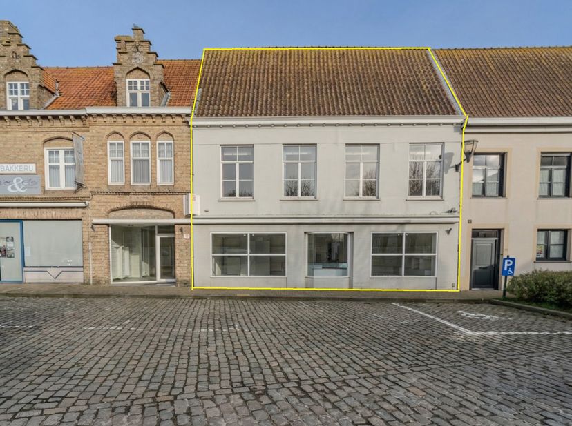Au centre de Lo se trouve cette propriété exceptionnelle où vivre et travailler se rejoignent parfaitement.<br />
<br />
La maison est située en plein