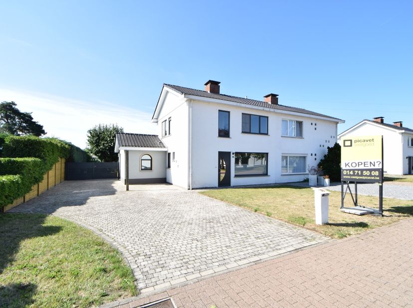 Charmante halfopen bebouwing met 3 slaapkamers op een zonnig perceel van 602 m²<br />
<br />
Rustig wonen in een kindvriendelijke straat te Zevendonk,