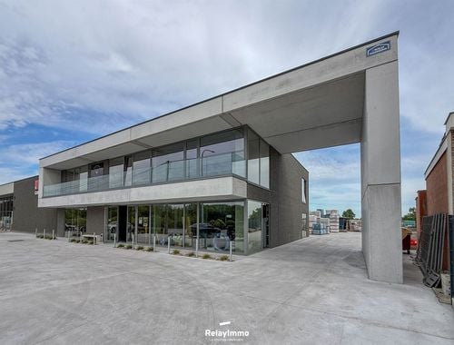                                         Bâtiment commercial à louer à Gaurain-Ramecroix, € 2.000
