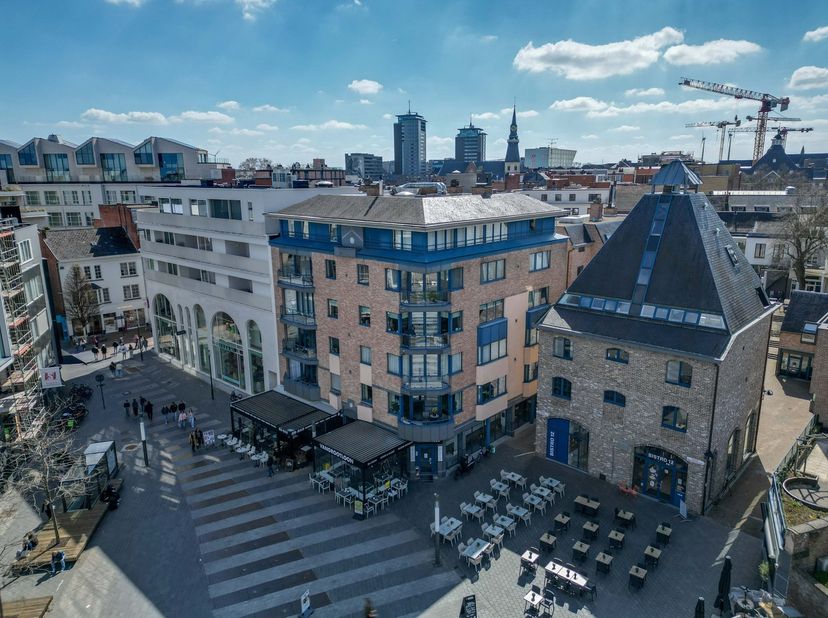 Luxe 2- slaapkamerappartement – 2 terrassen – 2 badkamers<br />
<br />
Aan de Molenpoort 6 bus 3 te Hasselt vinden we dit prachtige, ruime Luxe 2-slaa