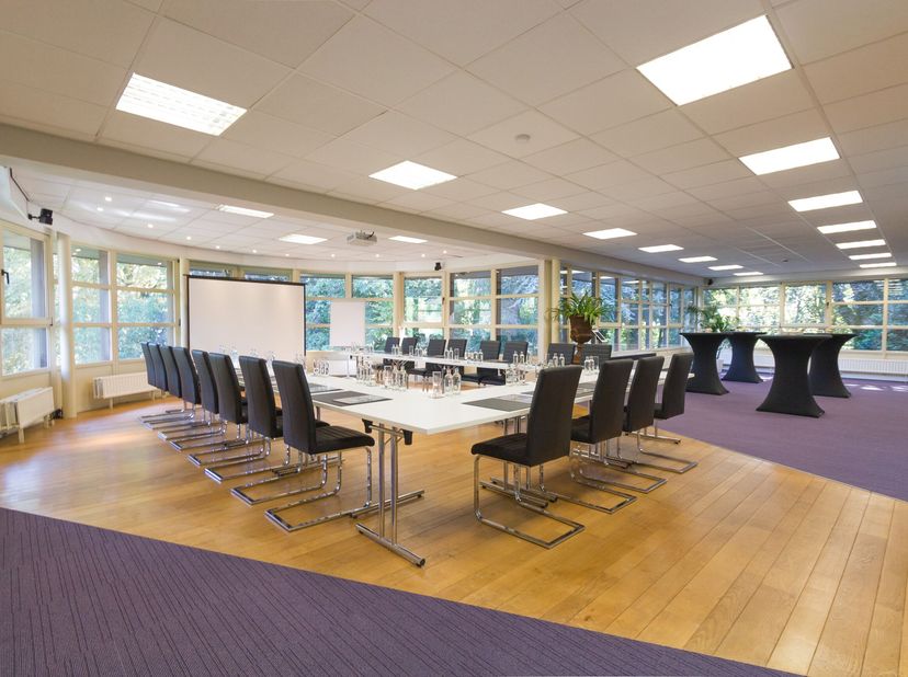 Le centre d'affaires Adequat de Melle propose des espaces de bureaux modernes et prêts à emménager de 18 m² à 56 m², ainsi que des salles de réunion e