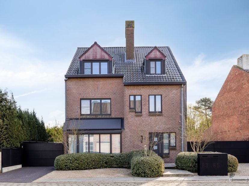 Tweewoonst te koop in Ham  ideaal voor kangoeroewonen of investering<br />
<br />
<br />
<br />
In het gezellige Ham bevindt zich deze veelzijdige t