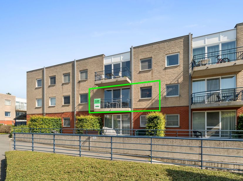 Dit instapklare 1-slaapkamerappartement bevindt zich op de eerste verdieping van residentie Hof Ten Dries, op een bijzonder gegeerde locatie nabij bel