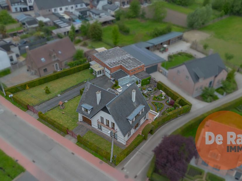 EERSTE BEZOEKDAG: Zat 20/6 – 10U (op afspraak: 053/60.65.60)<br />
LEDE – Deze schitterende OB met grote werkplaats (magazijn) bevindt zich op een zee