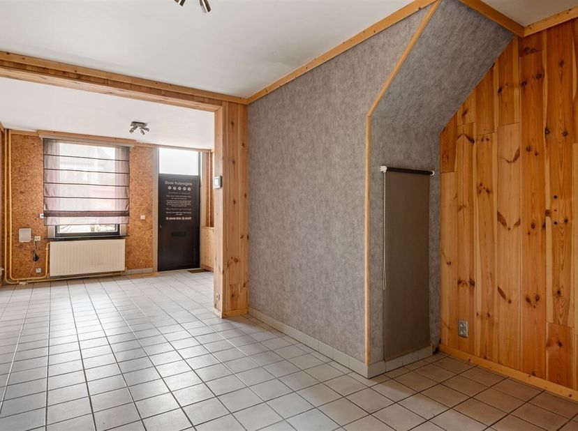 Deze woning is zeer goed gelegen, aan de rand van de stad Lier en Koningshooikt waar scholen, winkels en openbaar vervoer vlot bereikbaar zijn.<br />