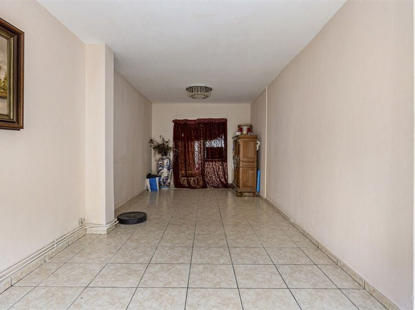 Vous cherchez une maison spacieuse avec 4 chambres à coucher et jardin à vendre à Hoboken ? Alors cette maison spacieuse à vendre sur Sint-Bernardsest