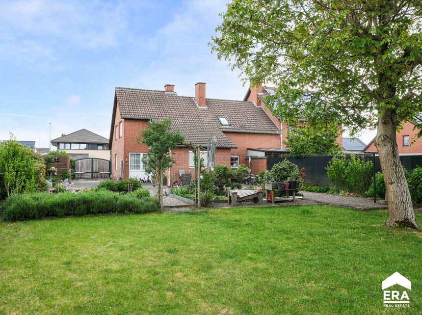 [[ UNE OPTION A ÉTÉ PRISE SUR CE BIEN. ]]<br />
Ce bien participe à la Journée Maisons Ouvertes ERA. Visitable a 13/06/2026 entre 14:30 et 15:30.