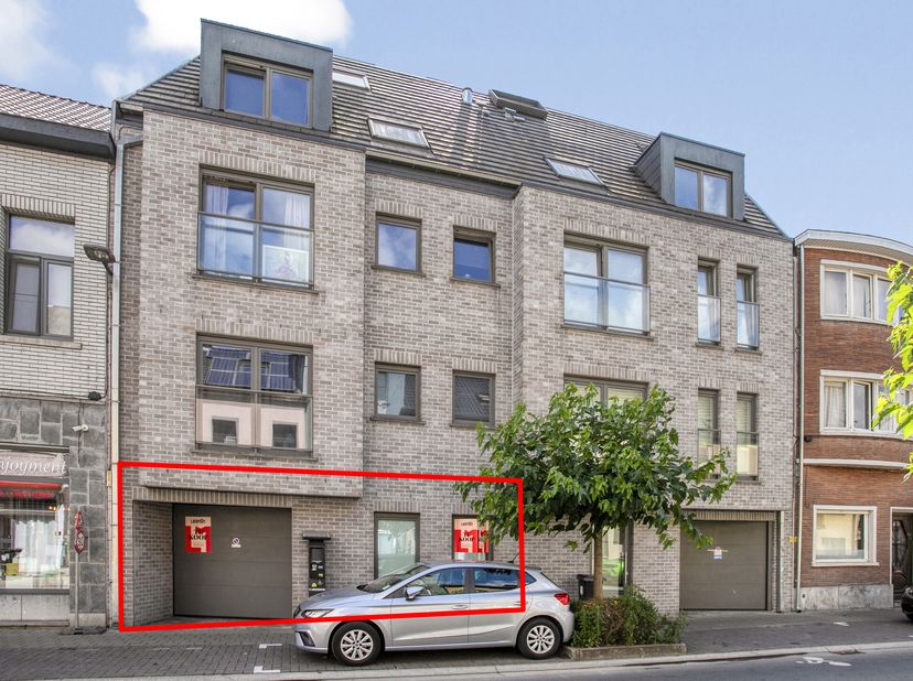 - Bezoeken enkel op afspraak - 053 89 99 66 - info@immolierman.be <br />
Ontdek dit instapklare gelijkvloers appartement, gunstig gelegen langs de Moo