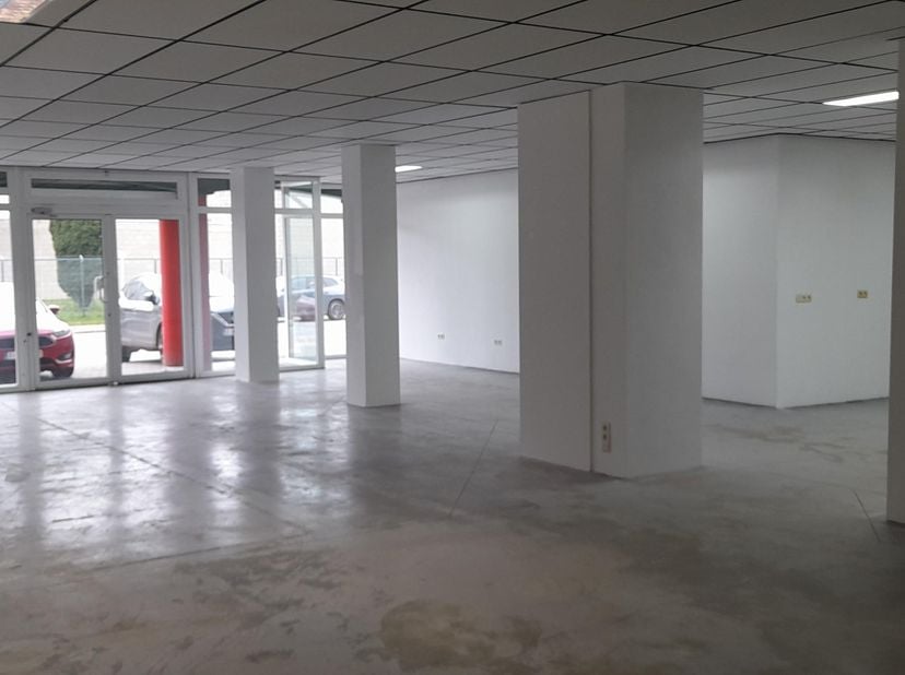 Bedrijfsvastgoed te huur in Onze-Lieve-Vrouwestraat,
                    3630 Eisden
