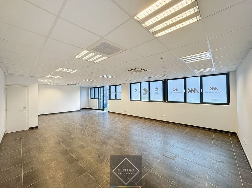 Bien professionnel à vendre
                    à 8000 Brugge
