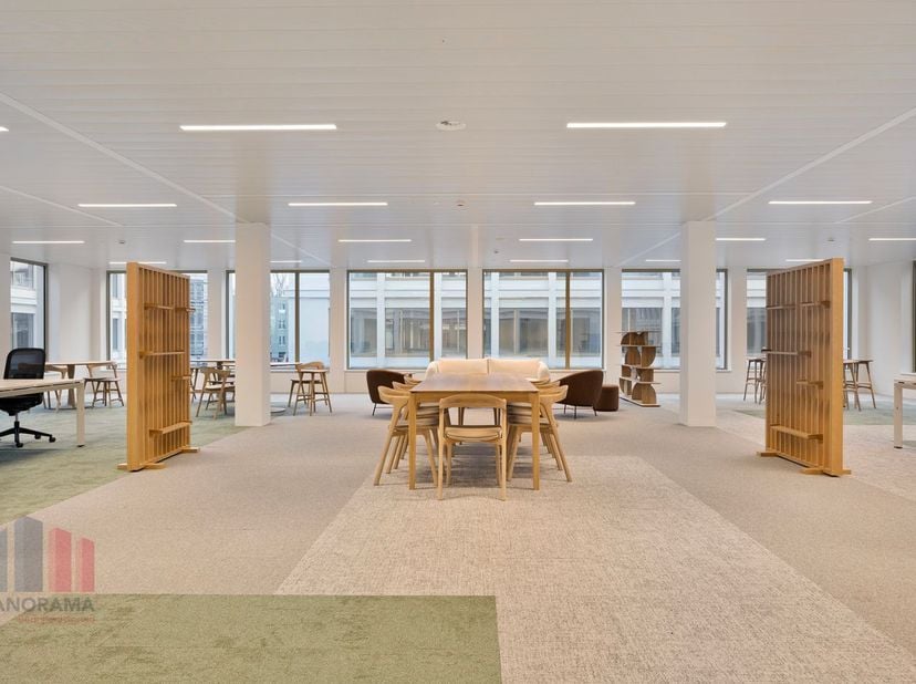 Deze&amp;nbsp;kantoorruimte van 675&amp;nbsp;m² bevindt zich op het gelijkvloers en maakt deel uit van het hoogwaardig kantorencomplex "Atmos", bestaande uit