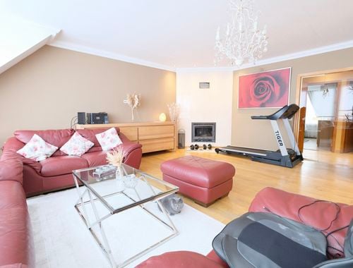                                        Appartement te koop in Laken, € 229.000
