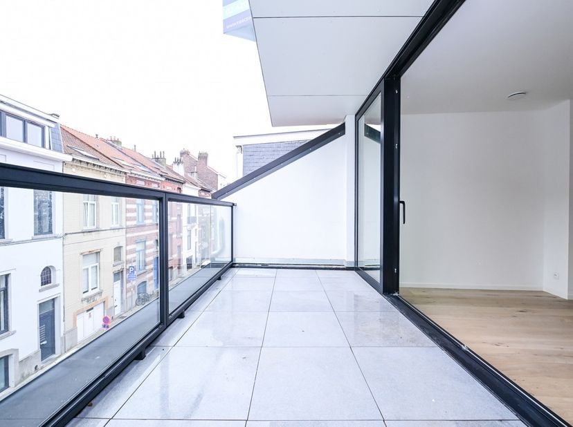 Fierce Immo presenteert met trots dit exclusieve duplexappartement, ideaal gelegen in Jette, tussen de Spiegelplaats en de Basiliek.<br />
Dit lichte