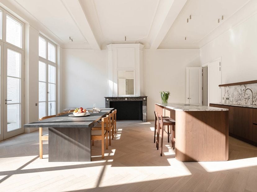 Appartement exclusif de plain-pied d'une superficie ca. 220 m² avec un jardin orienté sud ca. 97 m² offrant une vue panoramique sur la cathédrale Sain