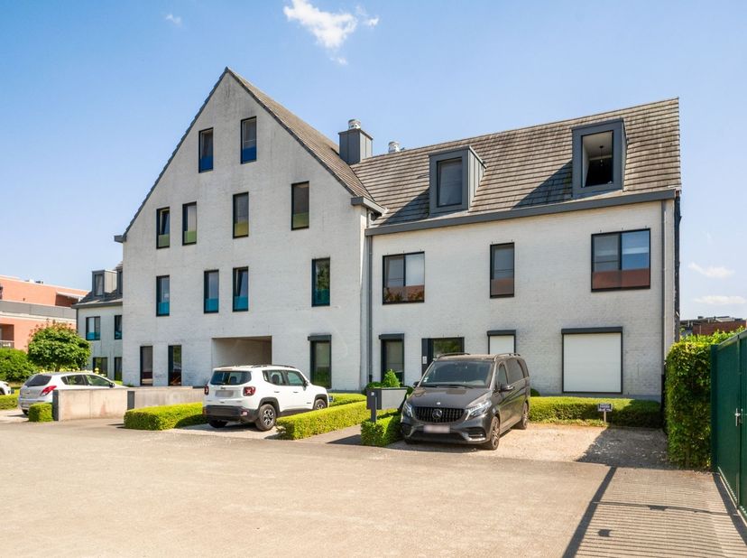 Cet appartement très spacieux et économe en énergie est situé dans un quartier extrêmement calme de la Maanstraat, à quelques minutes à pied des comme