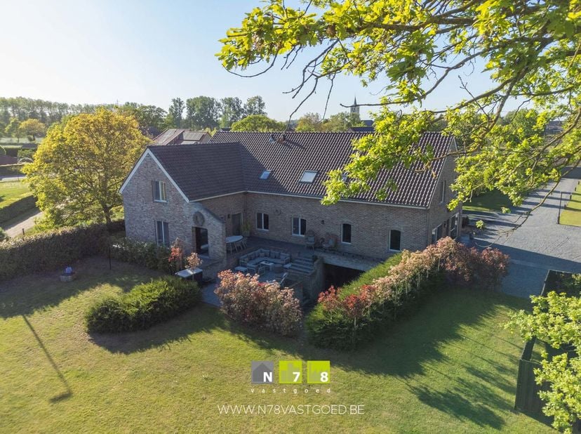STIJLVOLLE EN PERFECT AFGEWERKTE WONING MET B&amp;amp;B EN PRACHTIGE PARK-/WELLNESSTUIN OP CA. 70 ARE TE BREE.<br />
TROEVEN<br />
- Instapklare B&amp;amp;B m
