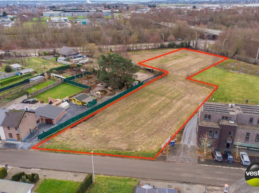 Projectgrond te koop – interessante ontwikkelingsmogelijkheden in Lanaken<br />
<br />
Deze projectgrond biedt aantrekkelijke ontwikkelingsmogelijkhed