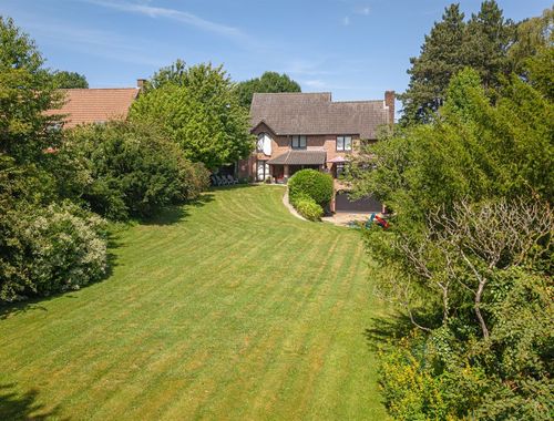                                         Villa à vendre à Ophain-Bois-Seigneur-Isaac, € 925.000
