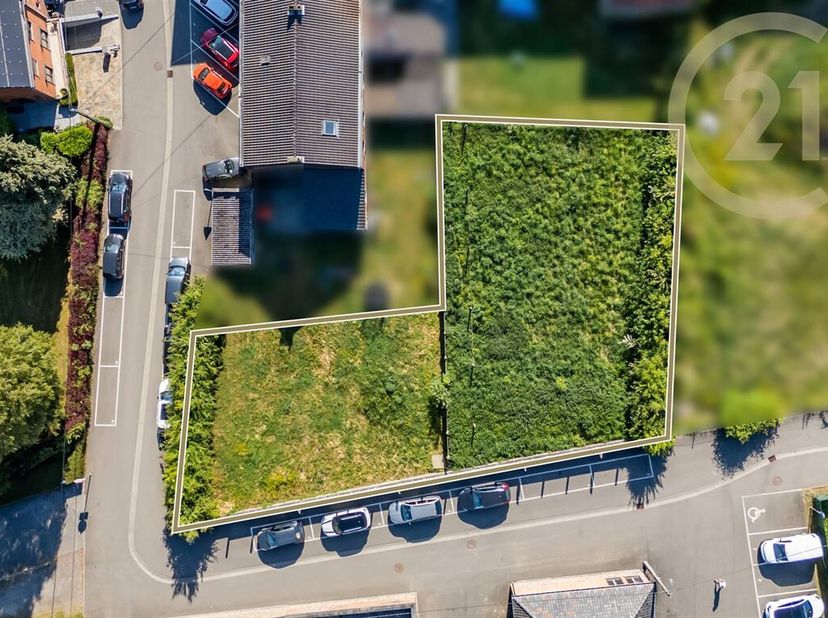 Century 21 Alliance presenteert dit prachtige perceel van 917 m² in Falisolle, een oase van rust in het hart van een woonwijk. Dit grote, vlakke perce