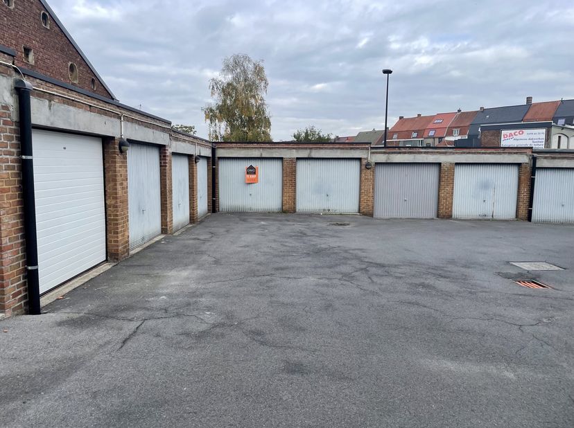 L’entrée du box de garage est facilement accessible via la rue Michel Portois et également via le Parking Portois.<br />
Les boxes de garage sont enti