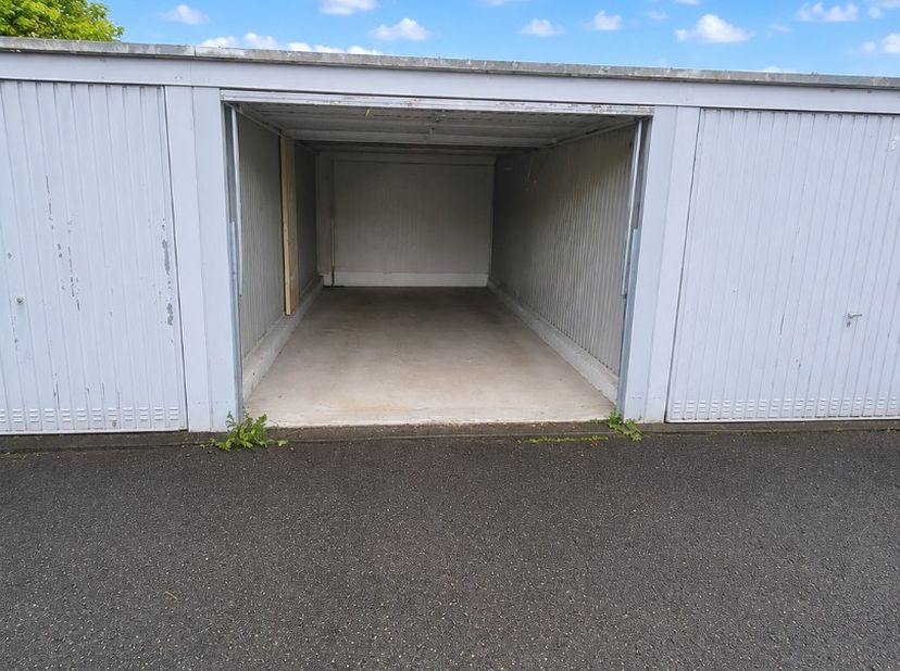 Garage te koop in Blommestraat 29 - +,
                    8800 Roeselare