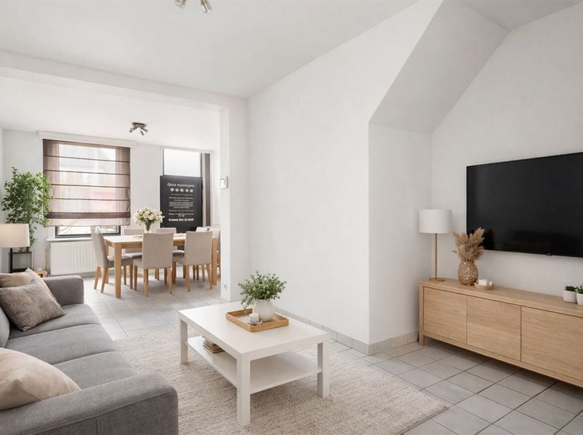 Deze woning is zeer goed gelegen, aan de rand van de stad Lier en Koningshooikt waar scholen, winkels en openbaar vervoer vlot bereikbaar zijn.<br />