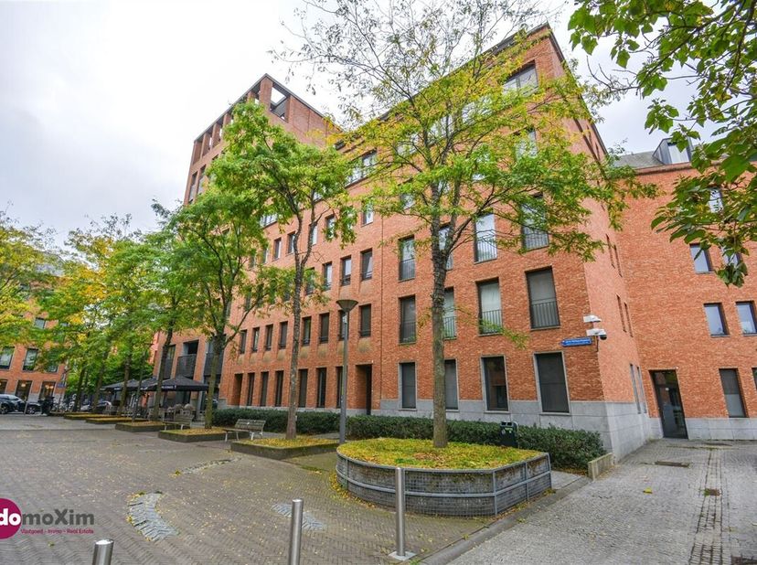 Gemeubeld appartement met 2 slaapkamers in het centrum van Leuven<br />
Binnenkomen in het appartement doe je via de ruime inkomhal. Deze hal leidt je