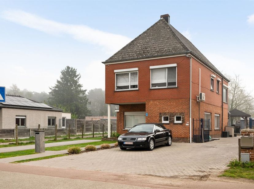 Appartement op 1e verd. met 2 slpks en ruime tuin<br />
 Het appartement is gelegen in een kleinschalige mede-eigendom bestaande uit twee entiteiten e