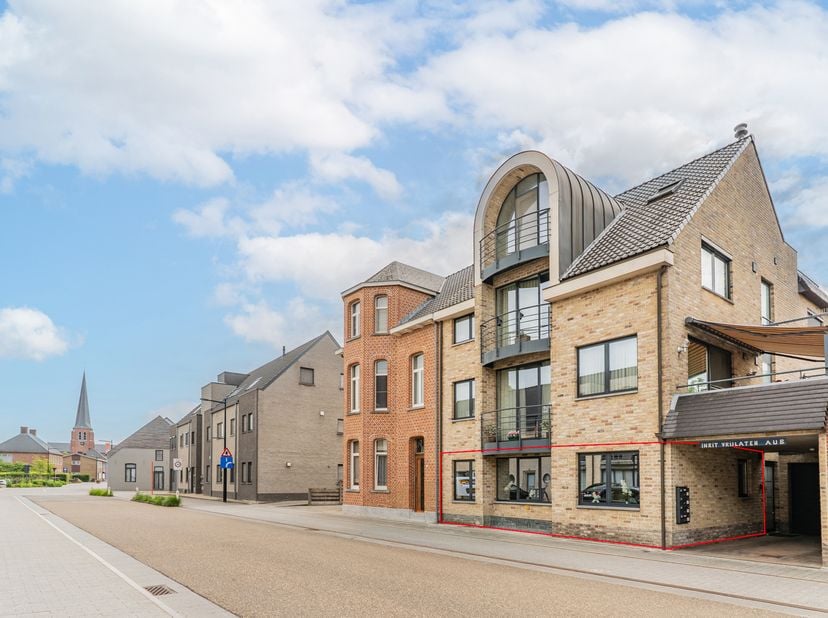 Instapklaar gelijkvloers appartement met 3 slaapkamers, zonnig terras en garage in hartje Retie<br />
<br />
Bent u op zoek naar een ruim en instapkla