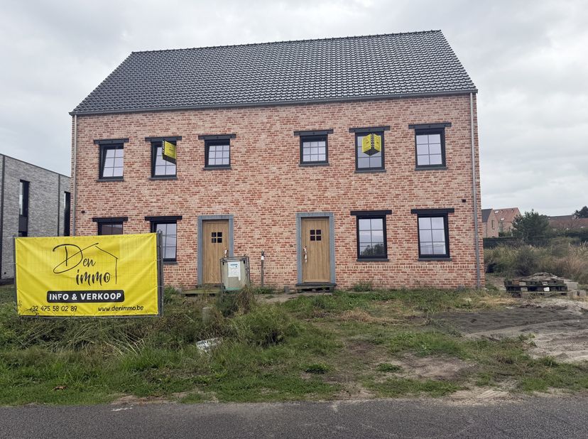 Huis te koop in Sint-Antoniusstraat 7 bus b,
                    2440 Geel