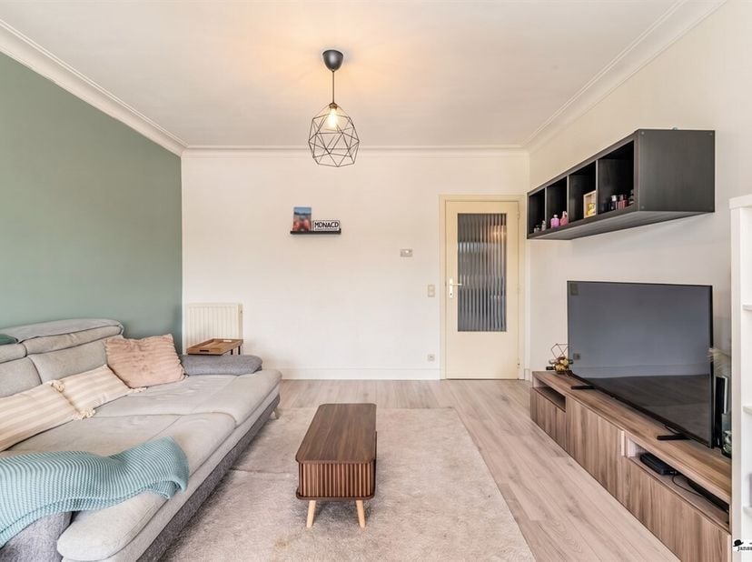 Instapklaar 2-slaapkamerappartement met terras in Ekeren<br />
Op zoek naar een instapklaar appartement op een centrale ligging in Ekeren? Dit verzorg