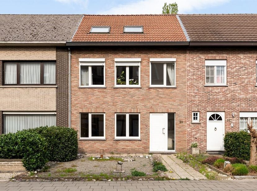 Deze gezellige studio is gelegen op een uitstekende locatie in de Kroonstraat te Lier, op wandelafstand van alle noodzakelijke voorzieningen zoals win