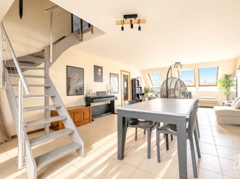 Investissement locatif au cœur de Tournai.<br />
Situé au 3ᵉ étage d'une résidence de standing à la structure en béton, L'agence Leclercq vous propose