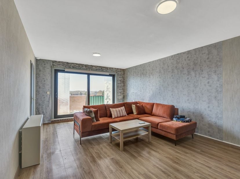 Voor meer info of een bezoek, bel 053 59 49 32 - Op het dorp van Moorsel bevindt zich dit appartement met twee slaapkamers op de tweede verdieping. Bi