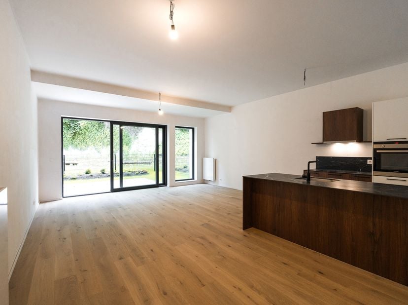 WOLUWE-SAINT-LAMBERT, 500 m van Wolubilis en tegenover Parc Neerveld, comfortabel nieuw APPARTEMENT van 114,4 m² (2 slpk/2bad) met TERRAS en TUIN. Gel