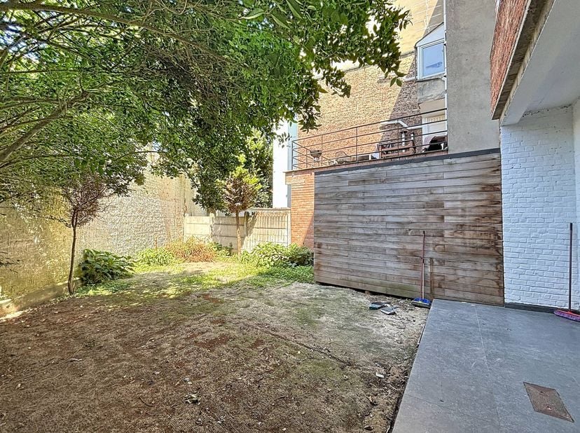 Elsene - Appartement met 2 slaapkamers en tuin (40m²) gelegen in de Jean-Baptiste Colynsstraat 7 te 1050 Elsene.<br />
Nij de Brugmannplaats en in een
