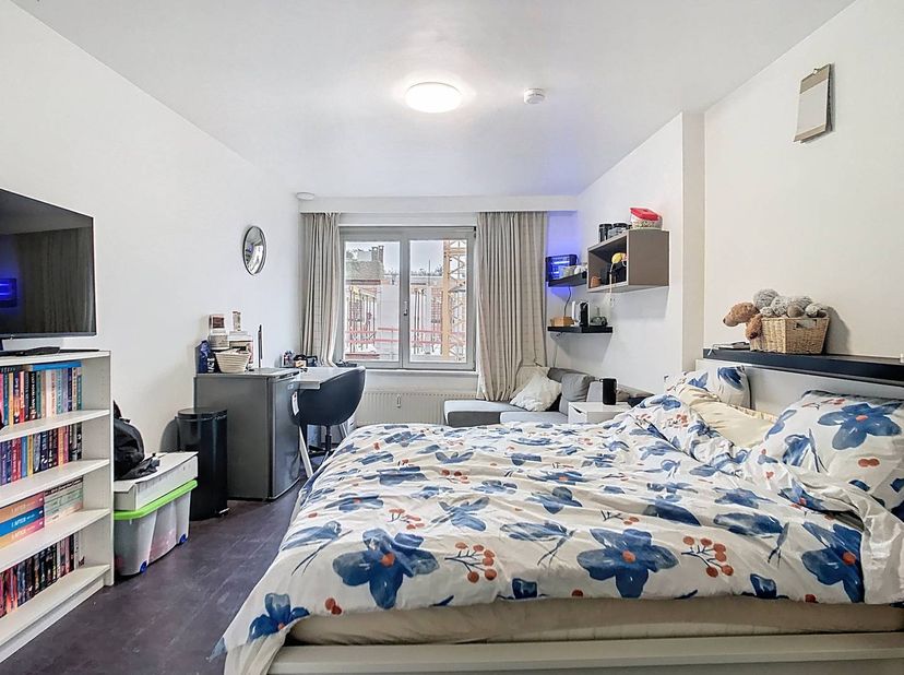Près du marché aux chevaux, de l'île et du centre historique d'Anvers, nous trouvons cette chambre d'étudiant dans un emplacement privilégié dans le q
