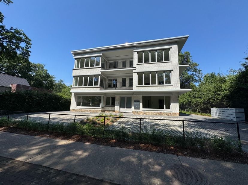 Kolderbosstraat 51 Bus 2, 3600 Genk<br />
<br />
Dit ruime gelijkvloers appartement op de Kolderbosstraat te Genk bevindt zich in een volledig gerenov