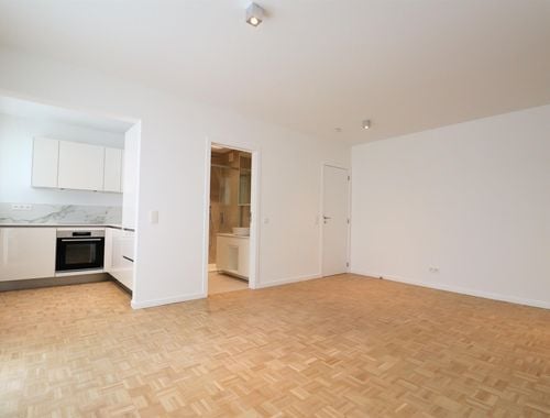                                        Studio te huur in Sint-Pieters-Woluwe, € 950
