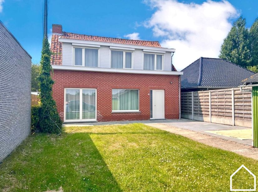 Deze woning is ideaal voor wie op zoek is naar een investering! Deze woning is reeds verhuurd voor minimaal 3 jaar vanaf 1/11/24 voor 790 euro/maand.<
