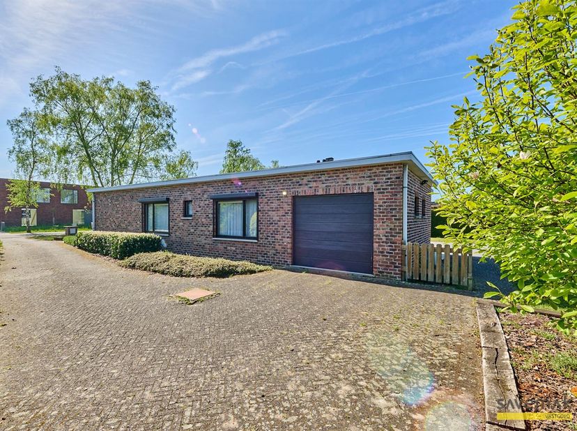 Cette maison de plain-pied est située dans la plus belle avenue de Leopoldsburg.<br />
<br />
Vous constaterez que vous pouvez y emménager sans aucu