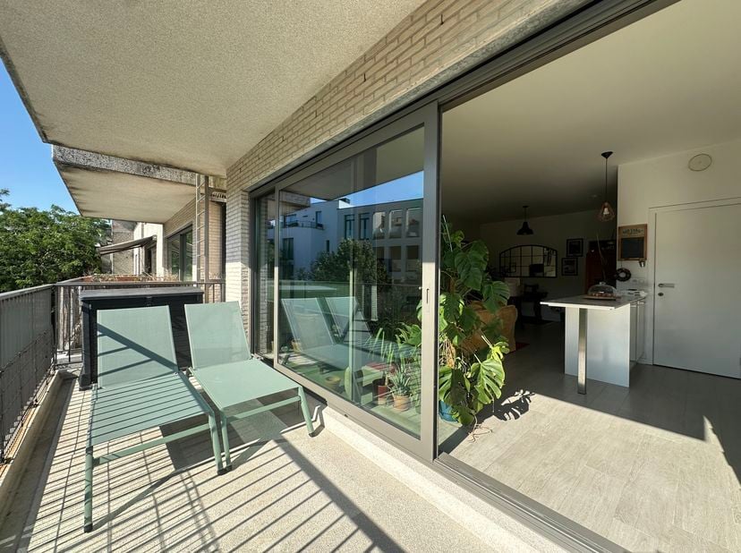 Quares - Group TREVI presenteert :<br />
Moderne wooncomfort in een groene oase<br />
Stap binnen in dit lichte en stijlvol gemeubeld appartement op d