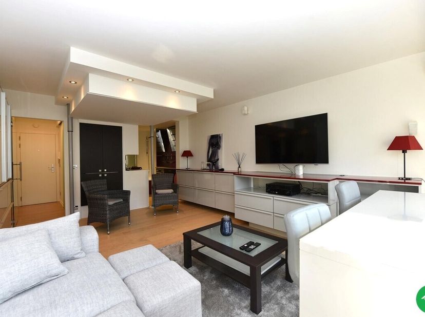 Deze studio is gelegen op een uiterst centrale ligging in de kern van Knokke, kortbij het strand, pal in de winkelstraat en vele andere voorzieningen!